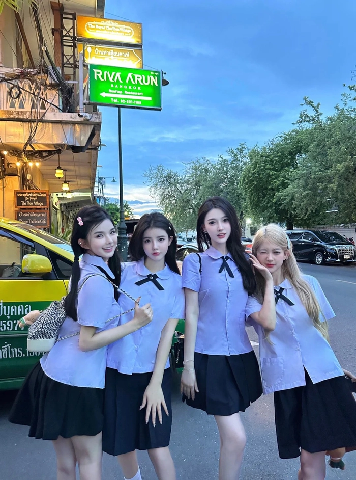 Hình ảnh cosplay học sinh quyến rũ