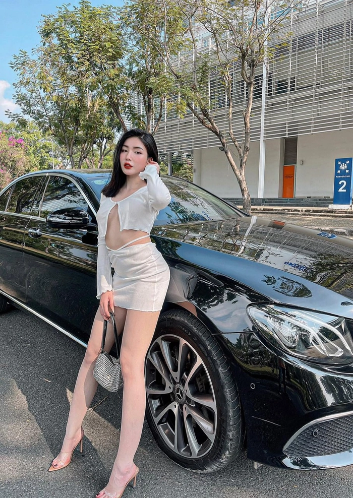 Hình ảnh gái xinh thả rông đầy phong cách