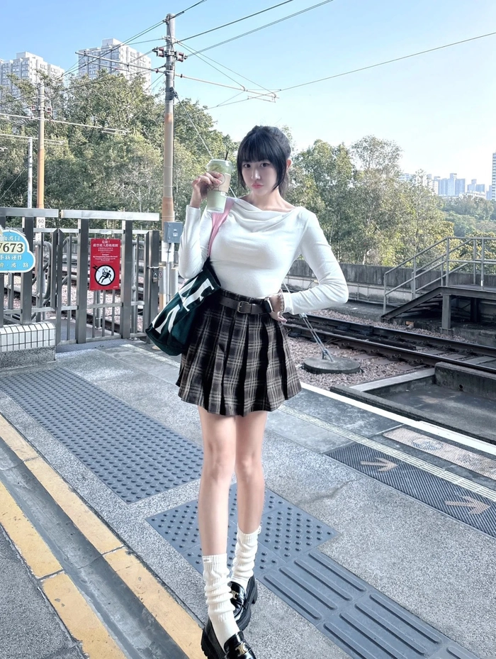 Hình cosplay gái xinh học đường