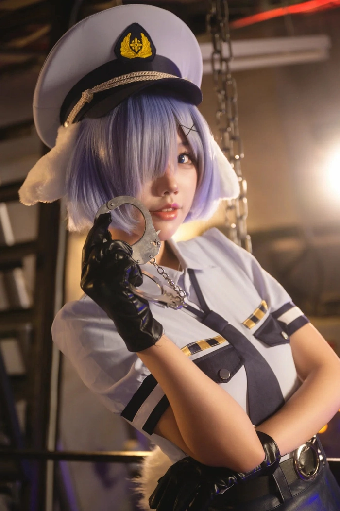 Hình cosplay nữ cảnh sát phong cách