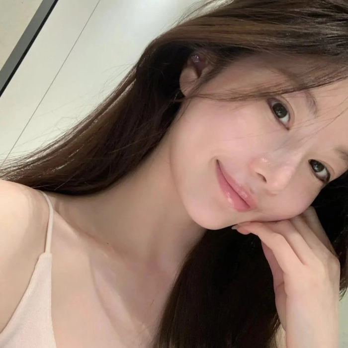 Hình gái xinh mặt mộc và nụ cười tỏa nắng