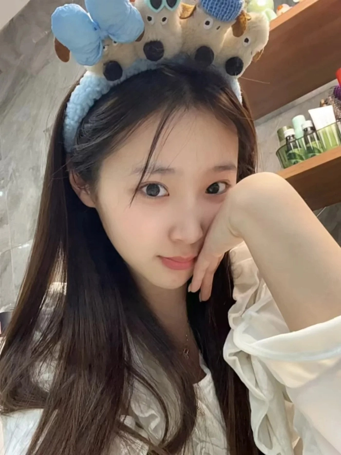 Hình girl xinh mặt mộc cực chill