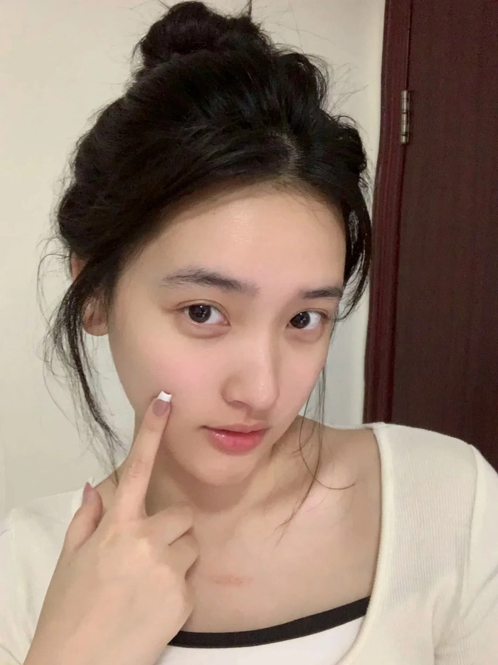 Hình girl xinh mặt mộc dễ thương
