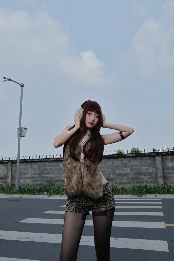 Hình nền cô gái xinh đeo kính