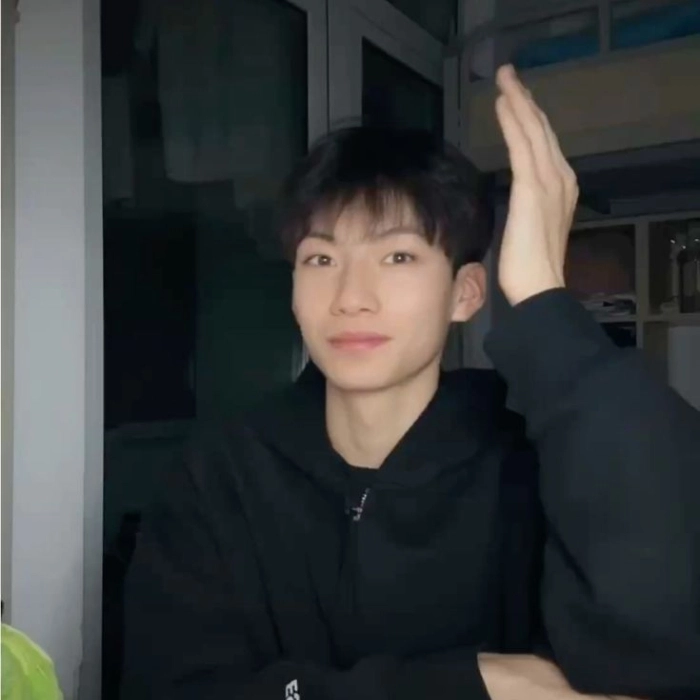 Meme giơ tay siêu lầy
