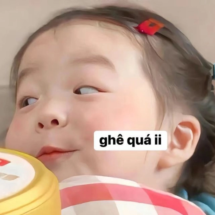 Meme liếc mắt khó chịu