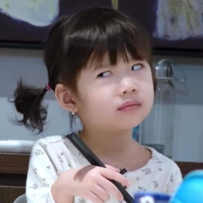 Mèo liếc meme siêu lầy