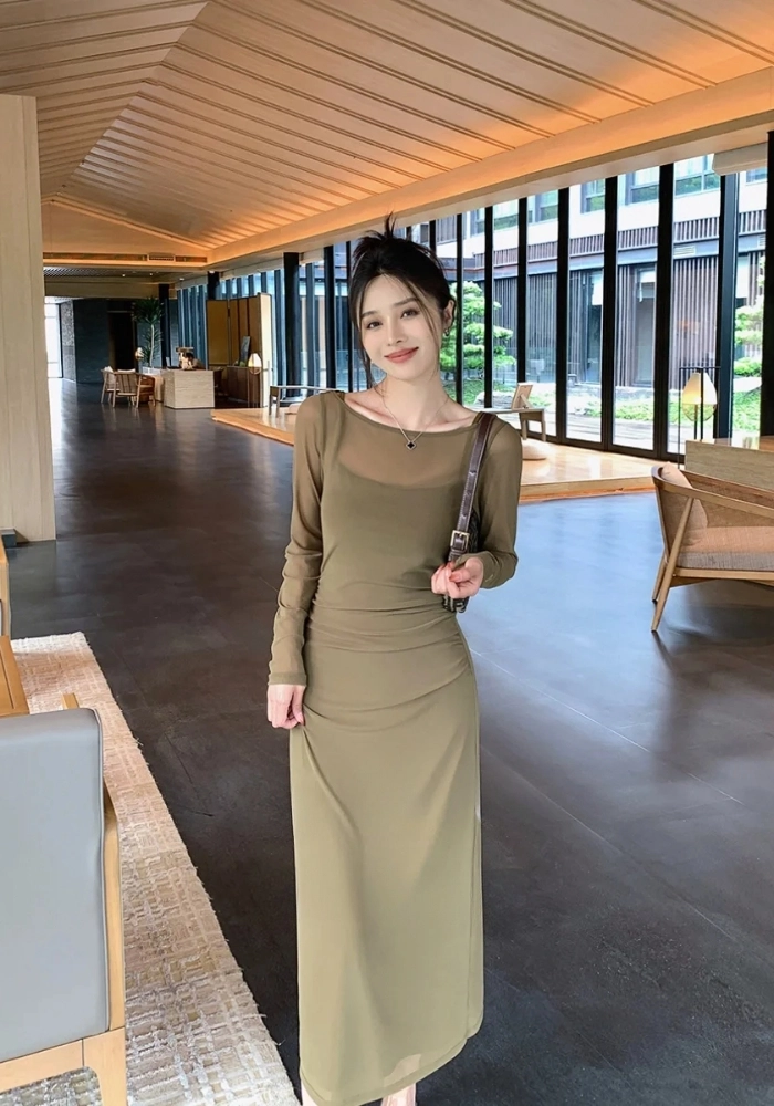 ảnh đẹp gái xinh mặc váy lưới cười mỉm