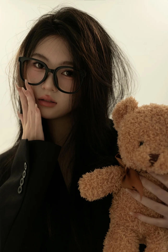 ảnh gái 18 tuổi đáng yêu đeo kính