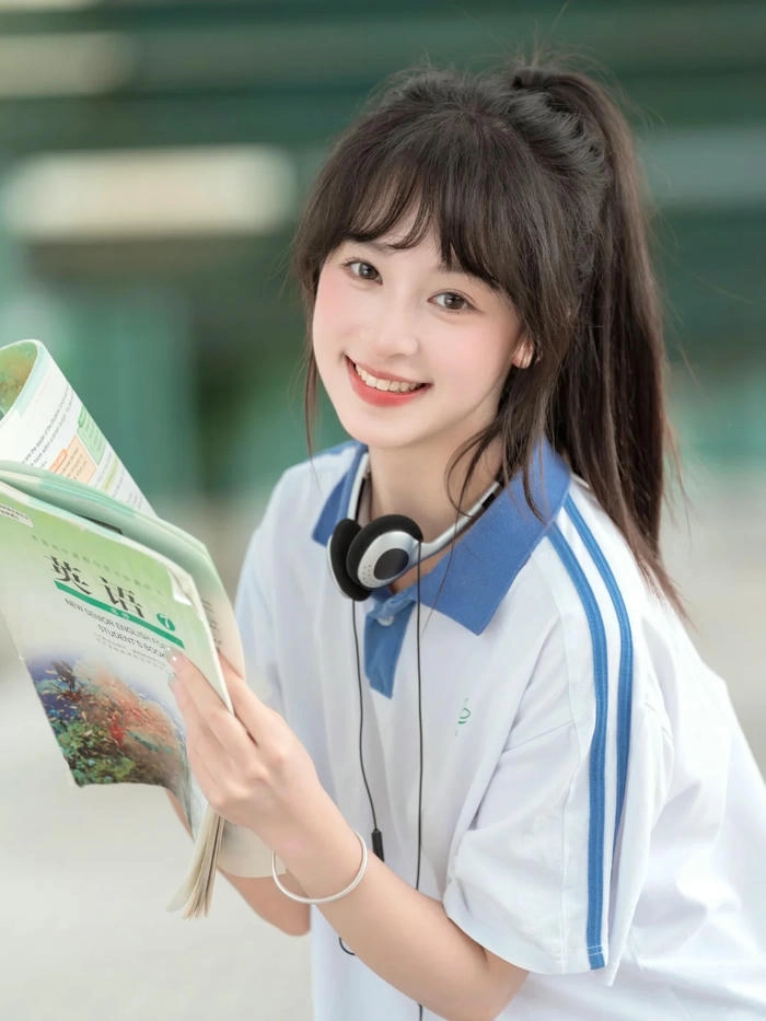 ảnh gái xinh 18 tuổi cười tươi