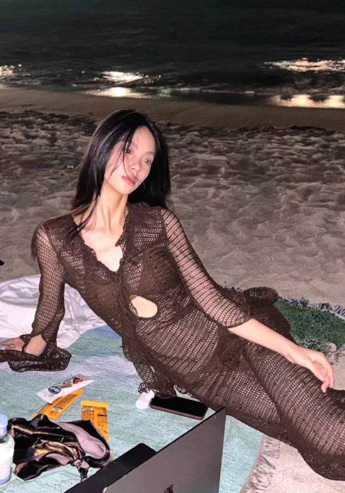 ảnh gái xinh mặc váy lưới slay