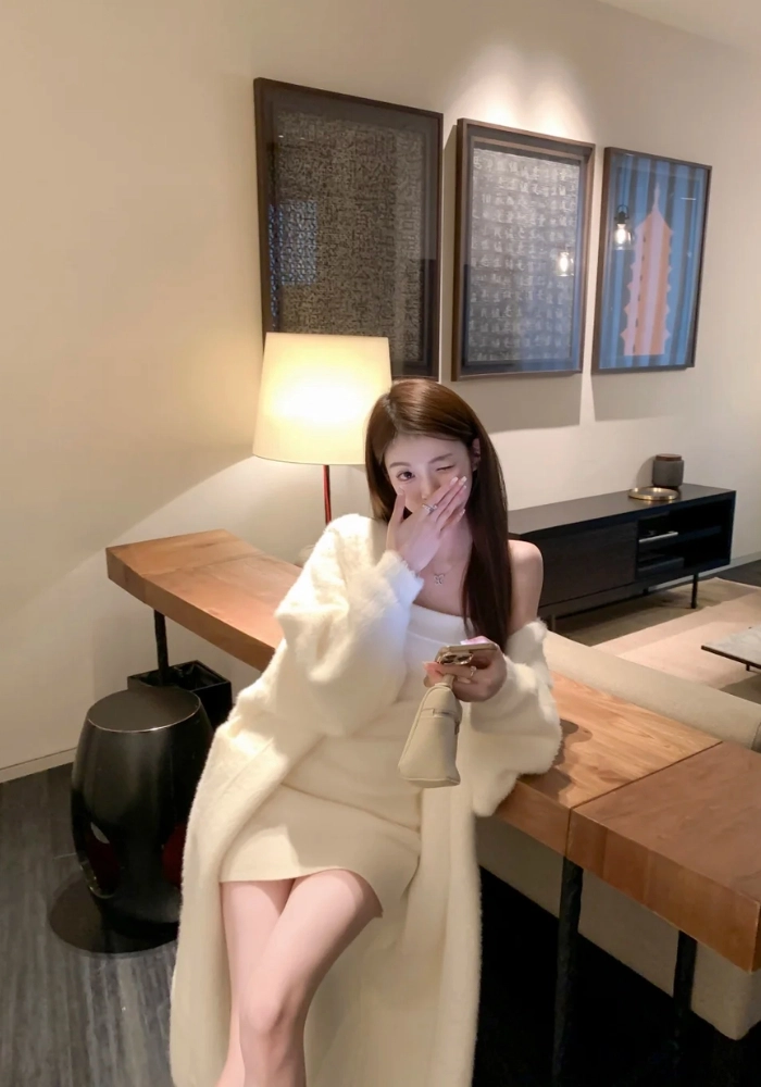ảnh gái xinh sang chảnh lấy tay che mặt