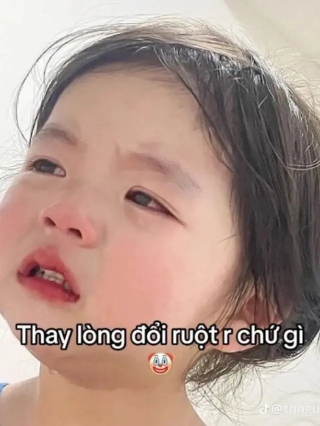 Meme buồn em bé rơm rớm