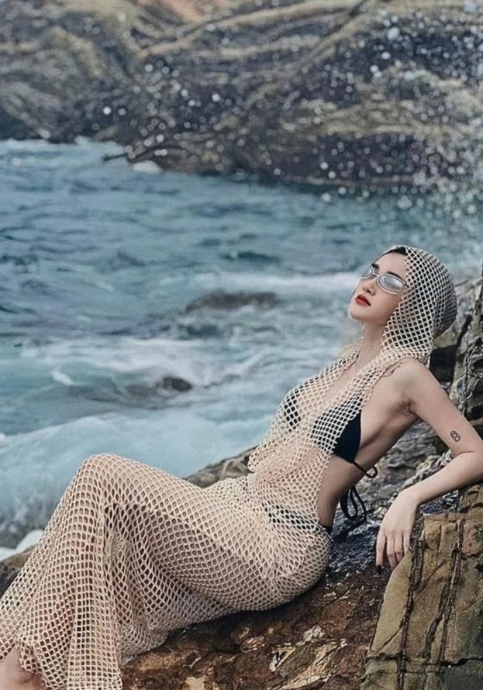 gái xinh mặc váy lưới ngầu