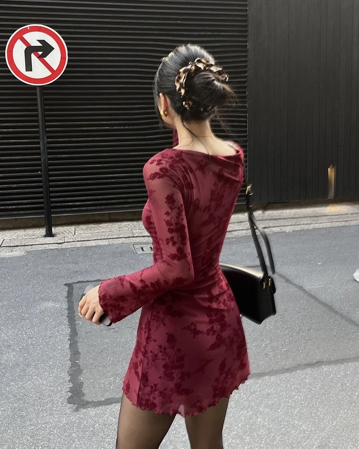 gái xinh mặc váy lưới