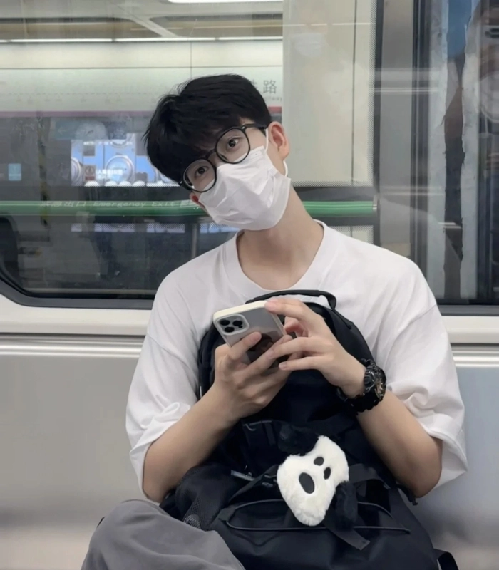 hình ảnh trai đẹp đeo khẩu trang