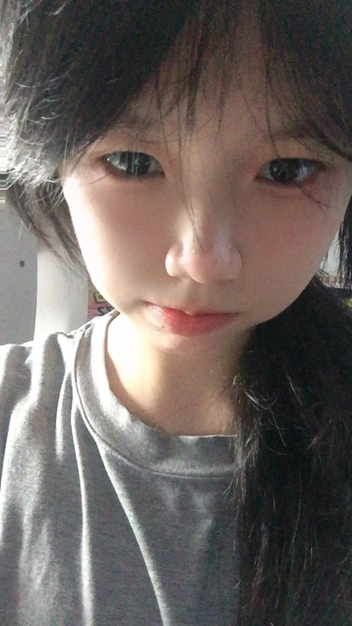 Ảnh gái xinh 2012 đeo kính