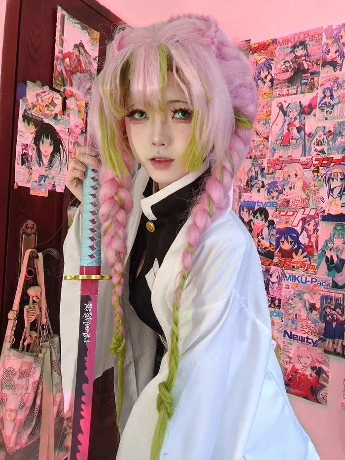 Ảnh gái xinh cosplay Mitsuri Thanh Gươm Diệt Quỷ