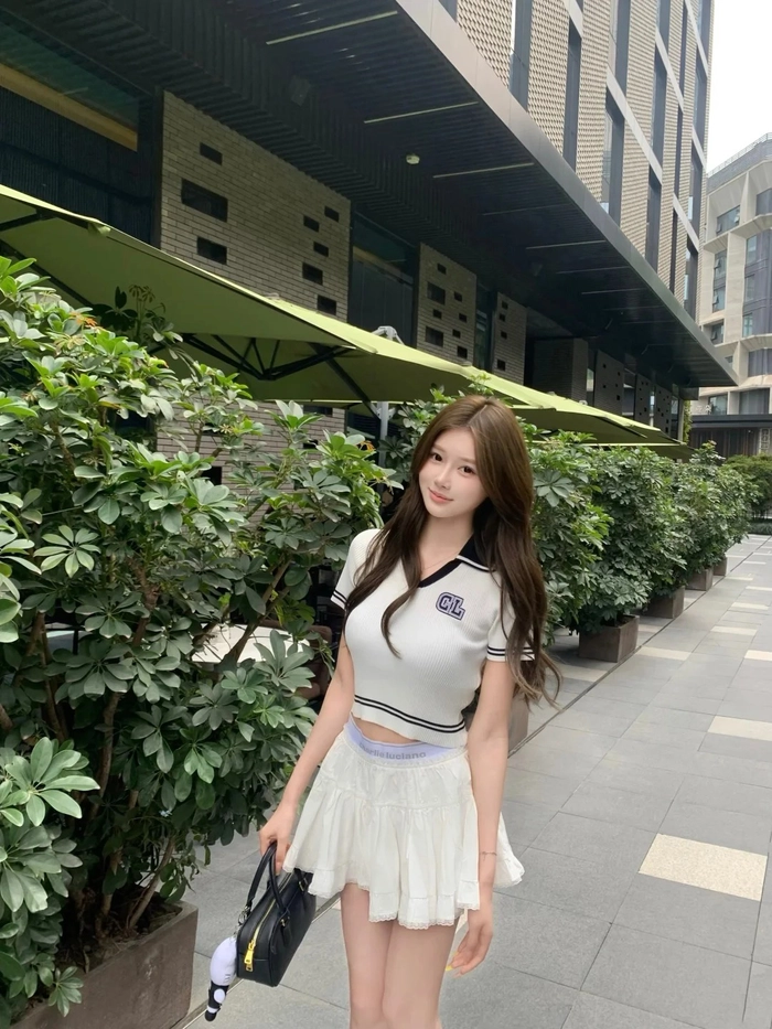 Ảnh gái xinh cười duyên dáng