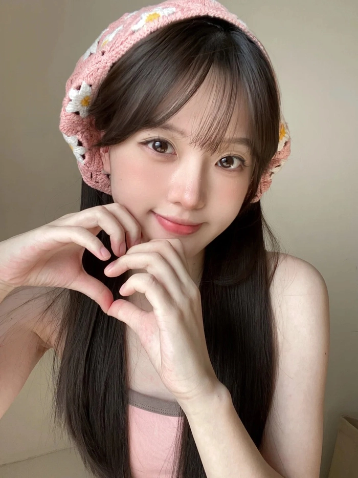 Ảnh gái xinh cười mỉm nhẹ nhàng
