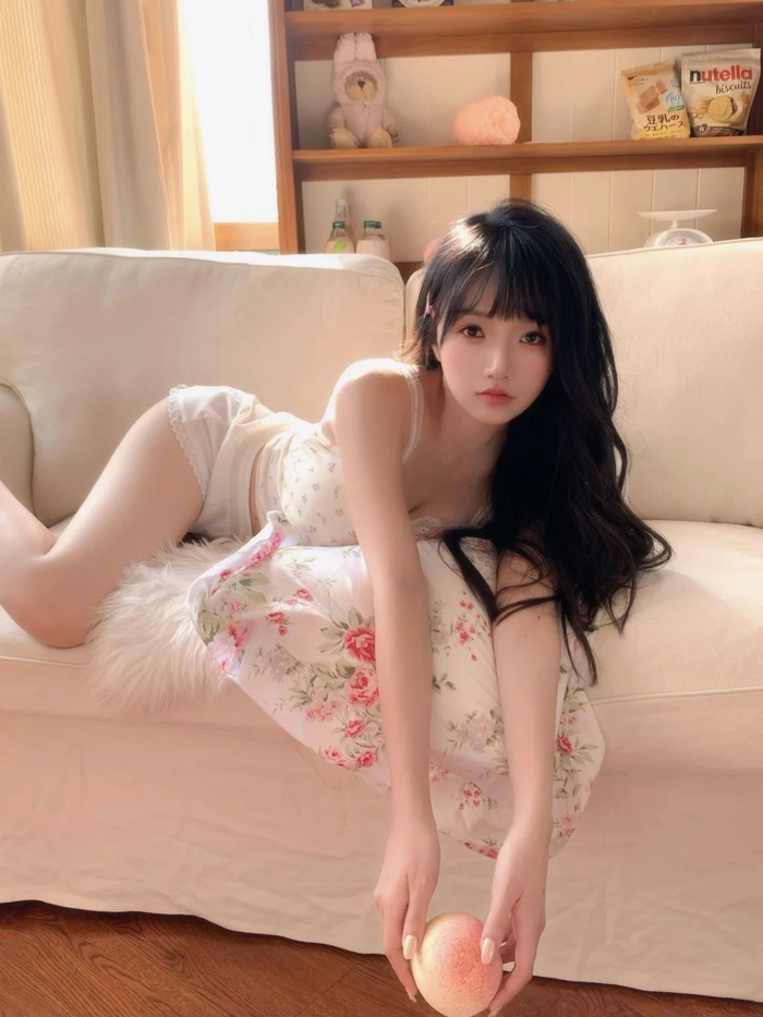 Ảnh gái xinh hở hang khoe đường cong