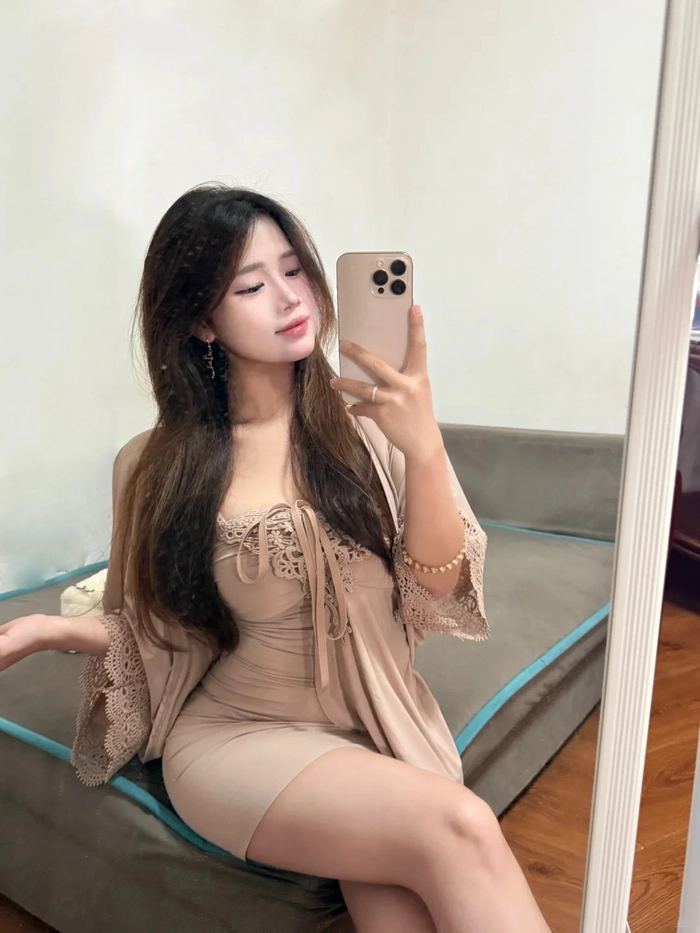Ảnh gái xinh hở hàng khoe thân hình gợi cảm