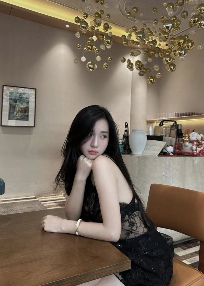 Ảnh mạng gái xinh chụp sau lưng