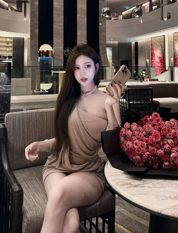 Ảnh mạng gái xinh đeo kính