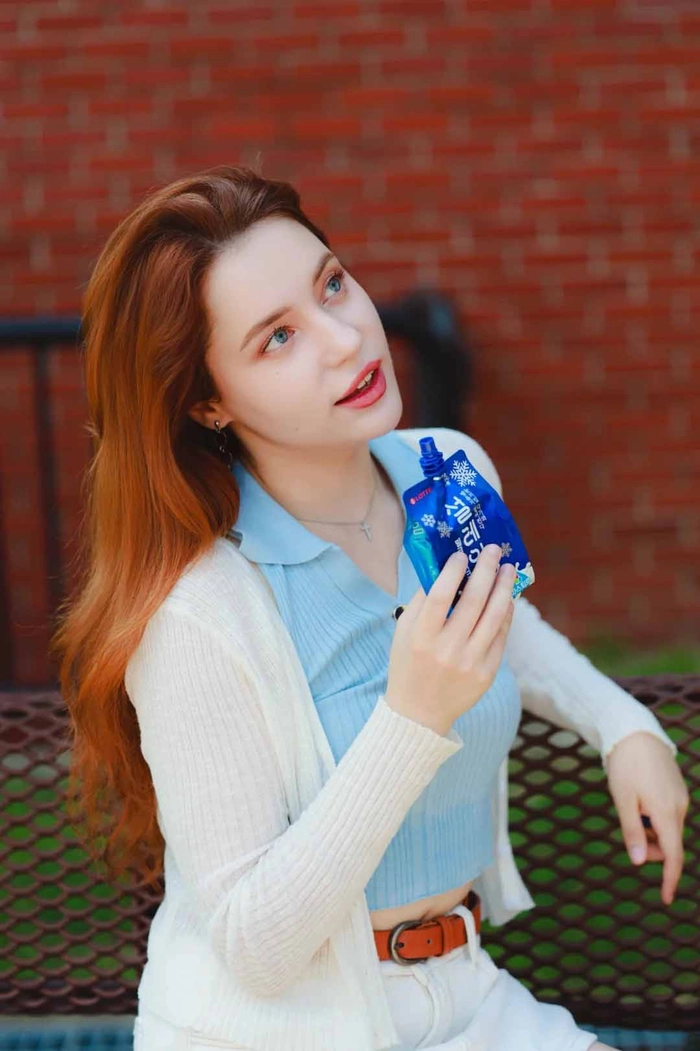 Cô gái Nga xinh đẹp