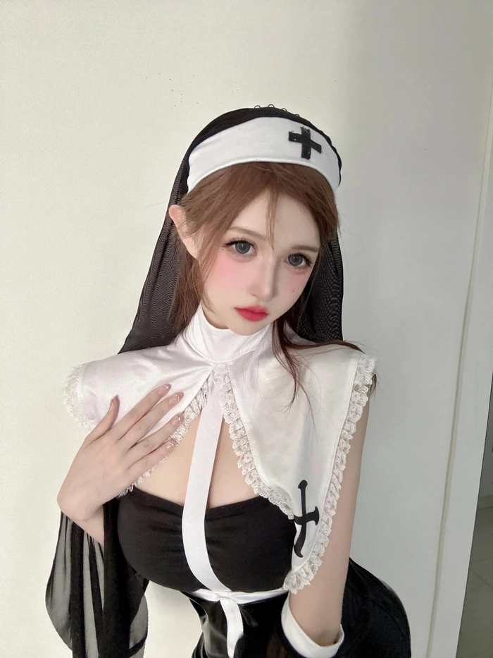 Cosplay sơ anime quyến rũ