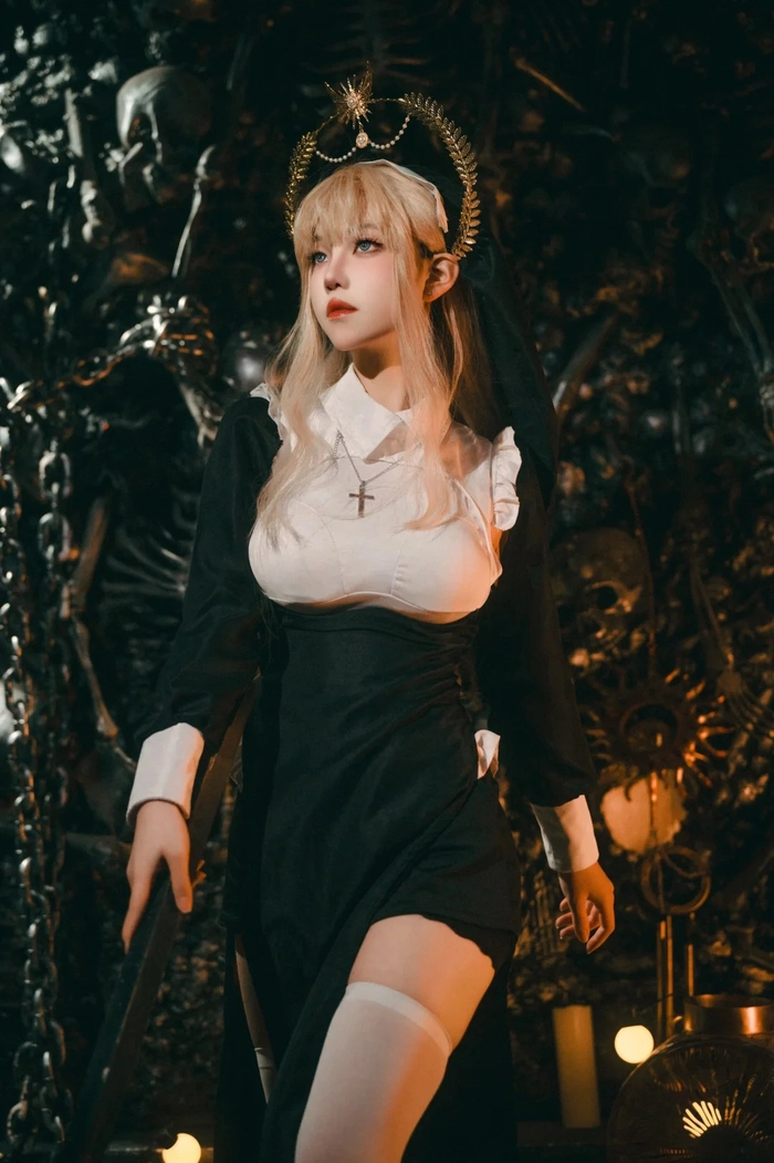 Cosplay sơ nữ nóng bỏng mắt