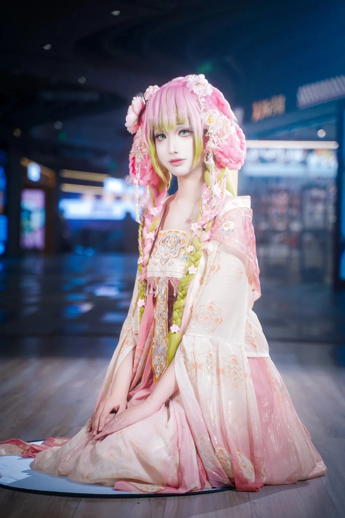 Gái xinh cosplay Mitsuri sexy ngọt ngào