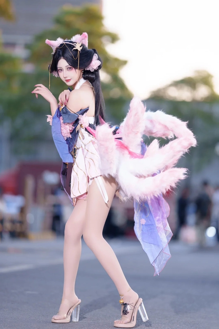 Gái xinh cosplay cáo gợi cảm
