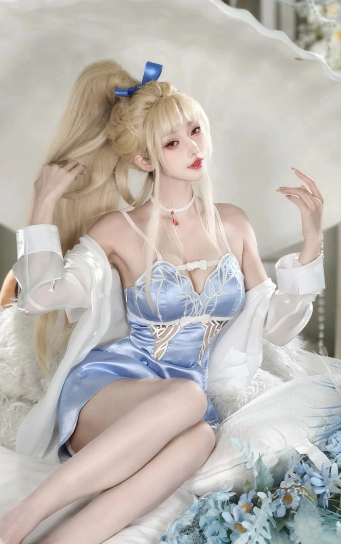 Gái xinh cosplay khoe đường cong