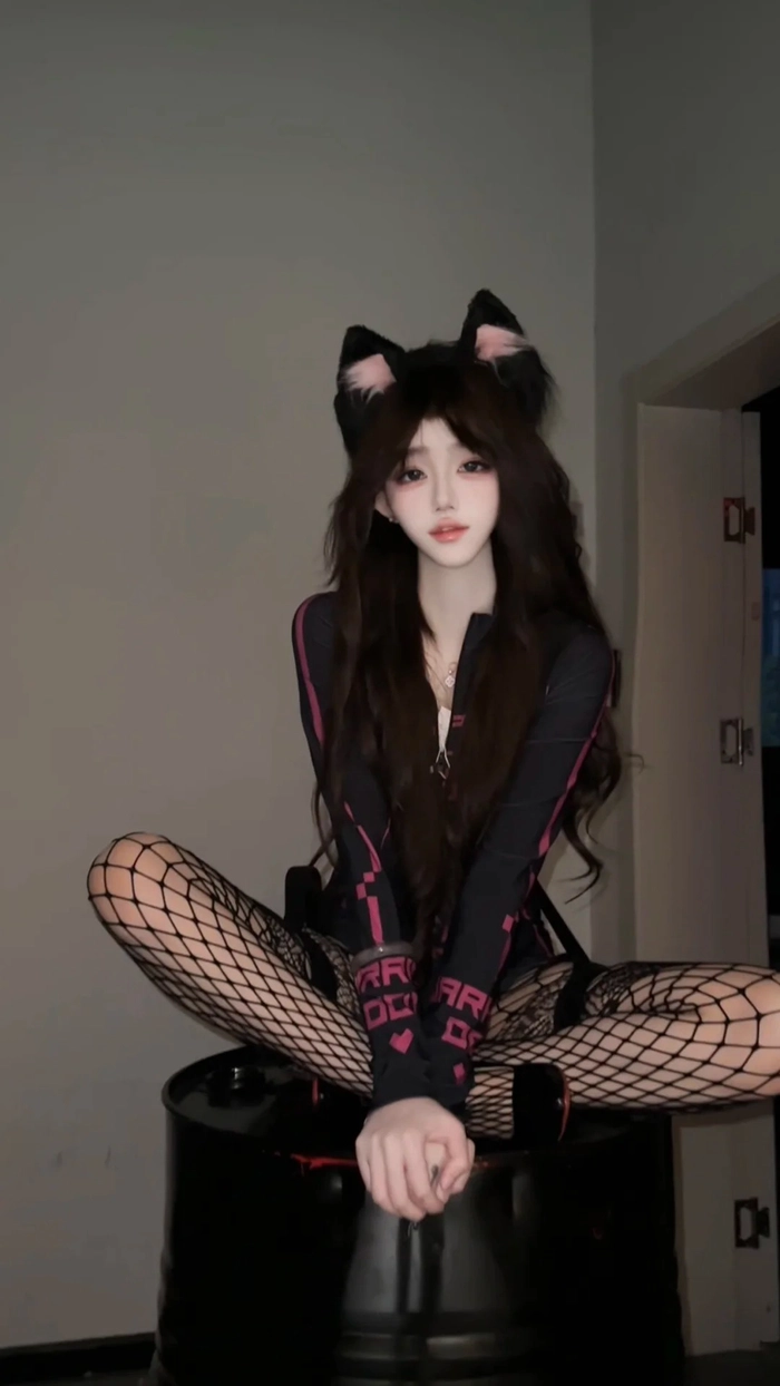 Gái xinh cosplay quyến rũ táo bạo