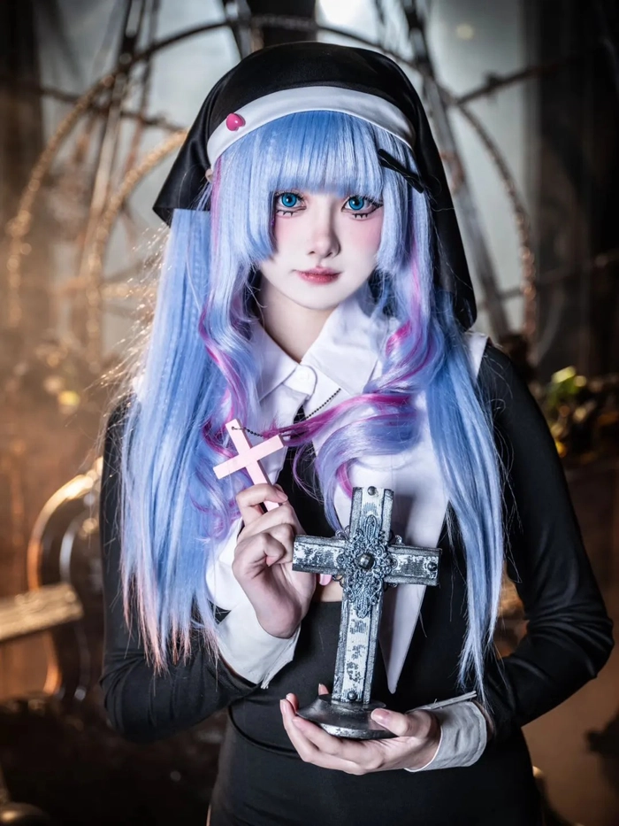 Gái xinh cosplay sơ nữ gợi cảm