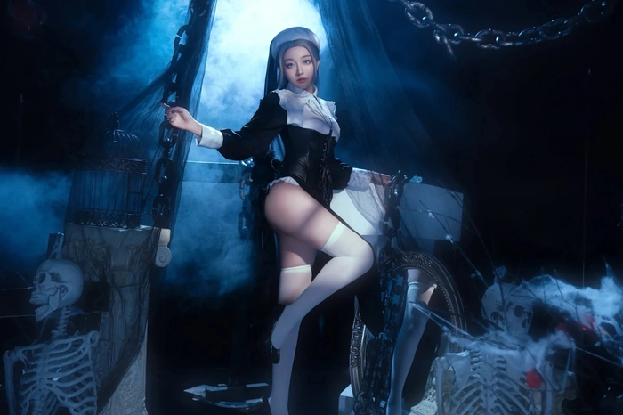 Gái xinh cosplay sơ nữ nóng bỏng