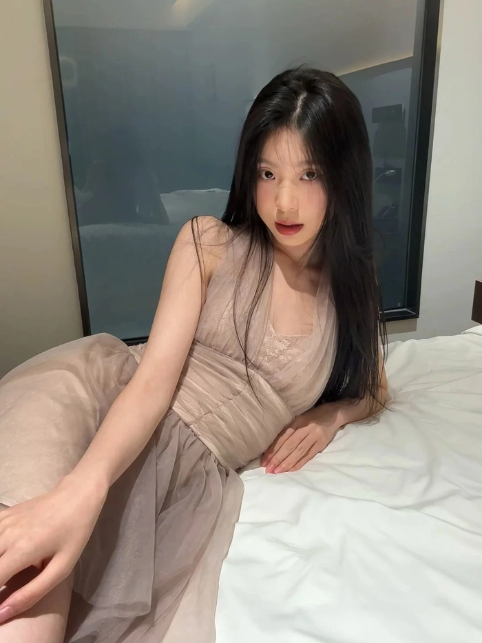 Gái xinh dâm dục gợi cảm