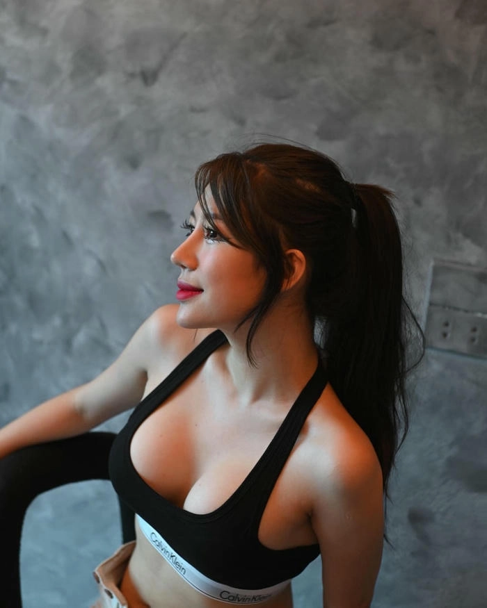 Gái xinh vú đẹp ko che cực nóng