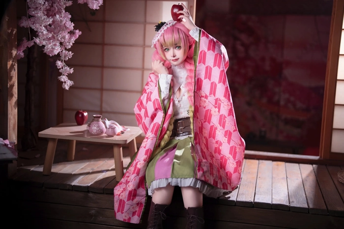 Hình cosplay Mitsuri ngọt ngào cuốn hút