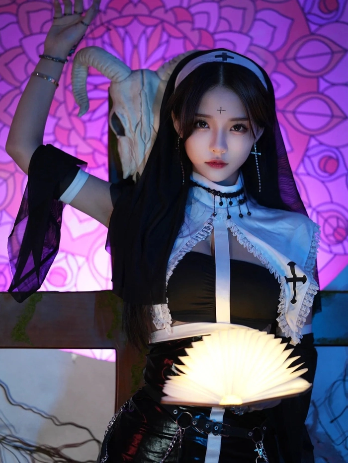 Hình cosplay sơ nữ quyến rũ