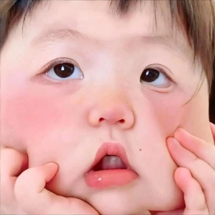 Ảnh meme em bé cute troll vui nhộn