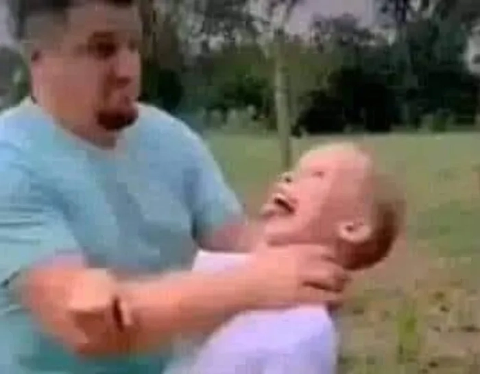 Meme thằng bé bị bóp cổ cực ngầu